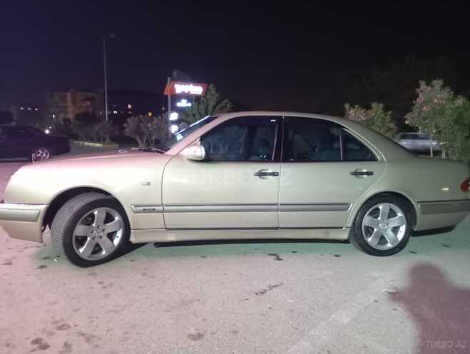 Mercedes E 240 1999, 271,458 km - 2.4 l - Bakı