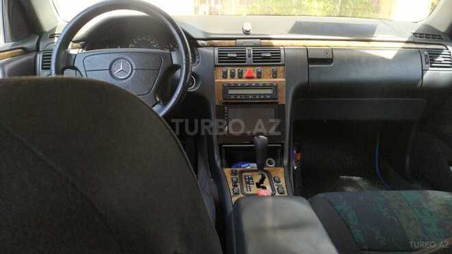 Mercedes E 240 1999, 271,458 km - 2.4 l - Bakı