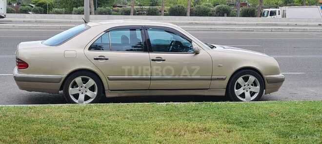 Mercedes E 240 1999, 271,458 km - 2.4 l - Bakı