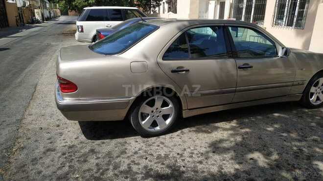 Mercedes E 240 1999, 271,458 km - 2.4 l - Bakı
