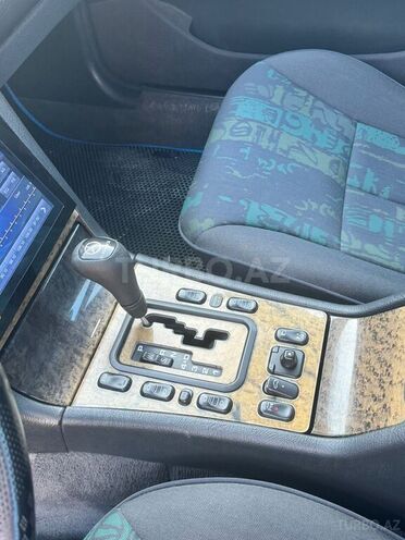 Mercedes E 240 1999, 271,458 km - 2.4 l - Bakı