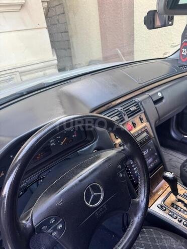 Mercedes E 240 2000, 306,000 km - 2.6 l - Bakı