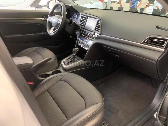 Hyundai Elantra-8
