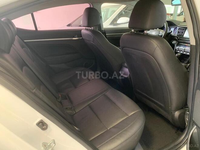 Hyundai Elantra-9