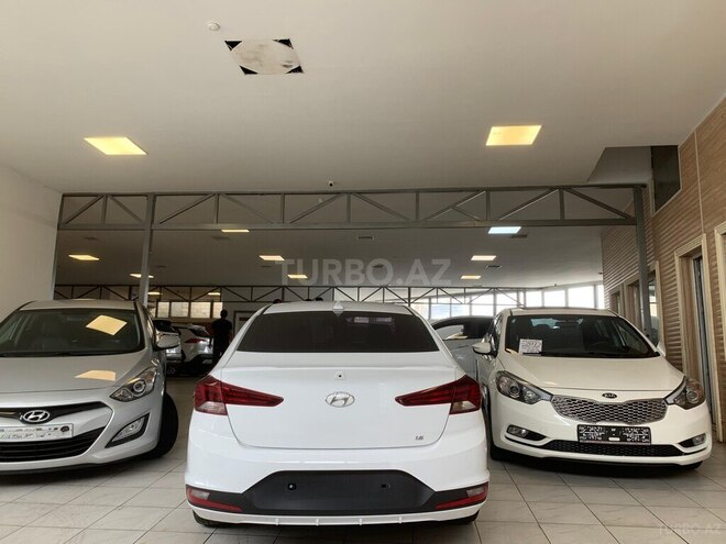 Hyundai Elantra-2