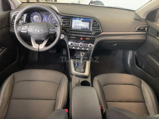 Hyundai Elantra-3