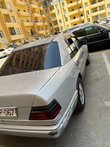 Mercedes E 250 1993, 300,000 km - 2.5 l - Bakı