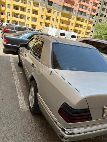Mercedes E 250 1993, 300,000 km - 2.5 l - Bakı