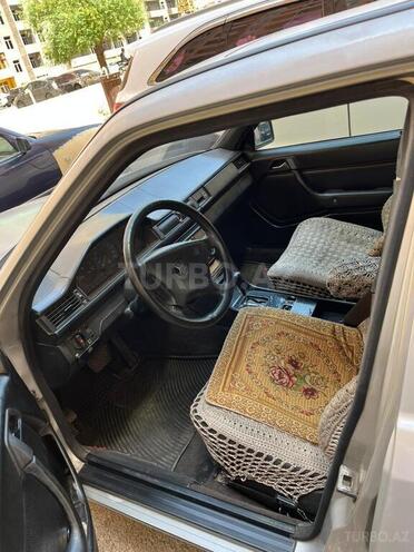 Mercedes E 250 1993, 300,000 km - 2.5 l - Bakı