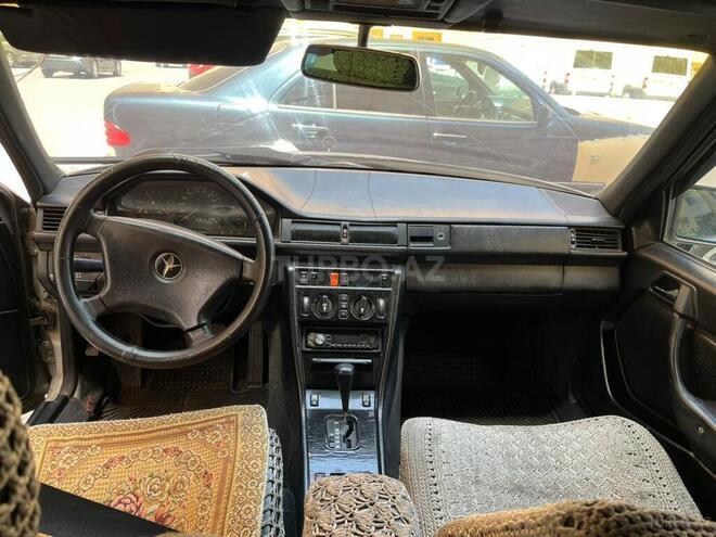 Mercedes E 250 1993, 300,000 km - 2.5 l - Bakı