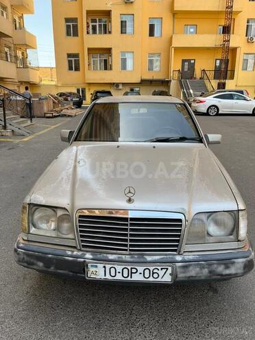 Mercedes E 250 1993, 300,000 km - 2.5 l - Bakı