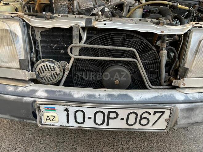 Mercedes E 250 1993, 300,000 km - 2.5 l - Bakı