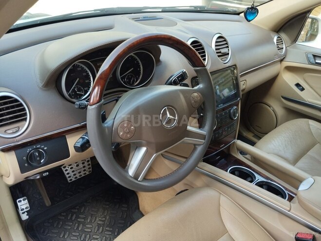 Mercedes GL 550-12
