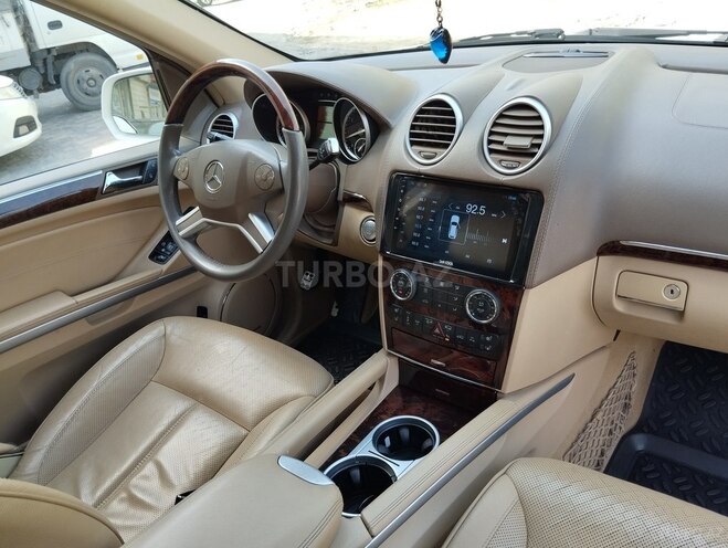 Mercedes GL 550-9