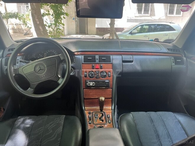 Mercedes E 240 1998, 290,000 km - 2.4 l - Bakı