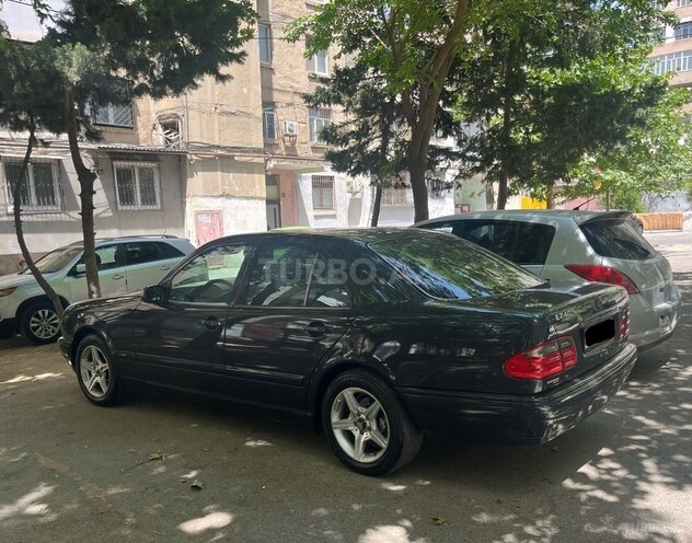 Mercedes E 240 1998, 290,000 km - 2.4 l - Bakı