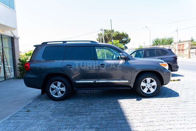 Toyota Land Cruiser-2