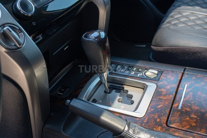 Toyota Land Cruiser-9