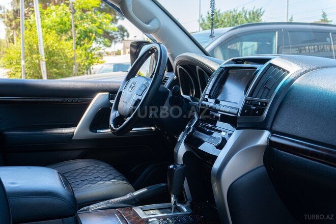 Toyota Land Cruiser-14