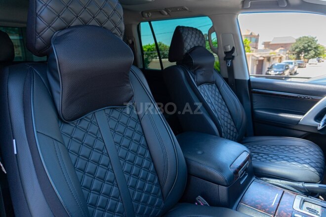 Toyota Land Cruiser-16