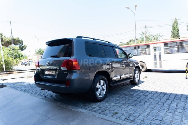 Toyota Land Cruiser-24