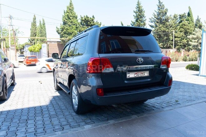 Toyota Land Cruiser-25