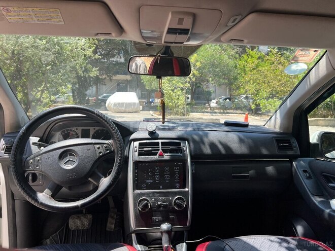 Mercedes B 180 2009, 197,000 km - 1.7 l - Bakı