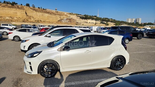 Toyota Aqua-8