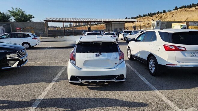 Toyota Aqua-10