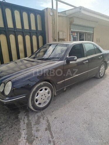 Mercedes E 220 d 2001, 395,953 km - 2.2 l - Bakı
