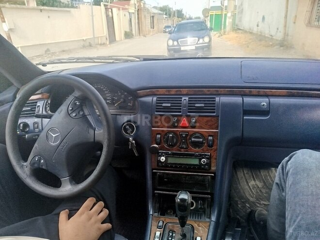 Mercedes E 220 d 2001, 395,953 km - 2.2 l - Bakı