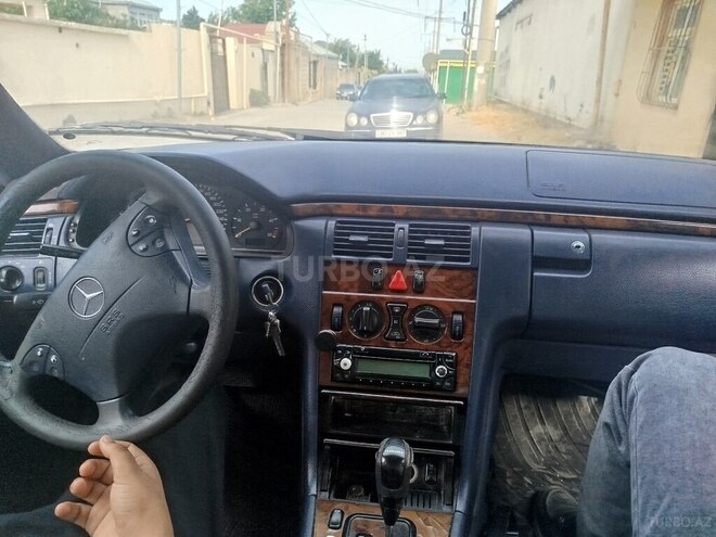 Mercedes E 220 d 2001, 395,953 km - 2.2 l - Bakı