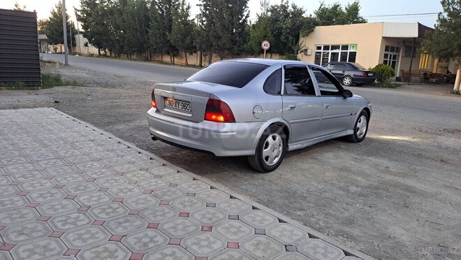 Opel Vectra 1999, 345,000 km - 2.0 l - Qazax