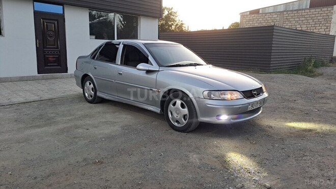 Opel Vectra 1999, 345,000 km - 2.0 l - Qazax