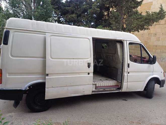 Ford Transit-4