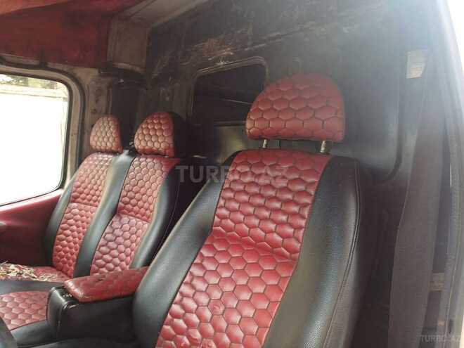 Ford Transit-10