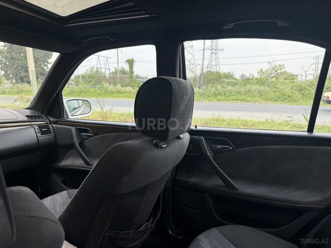 Mercedes E 270 1999, 300,000 km - 2.7 l - Göyçay
