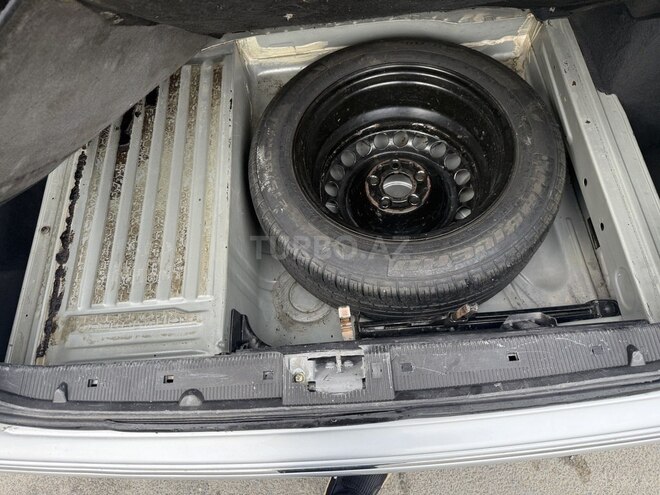 Mercedes E 270 1999, 300,000 km - 2.7 l - Göyçay