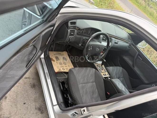Mercedes E 270 1999, 300,000 km - 2.7 l - Göyçay