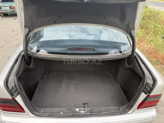 Mercedes E 270 1999, 300,000 km - 2.7 l - Göyçay