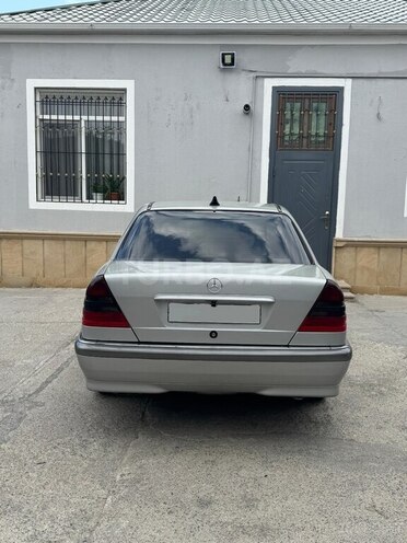 Mercedes C 240 2000, 480,000 km - 2.4 l - Bakı