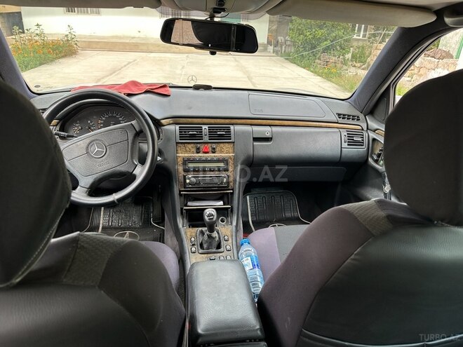 Mercedes E 320 1995, 389,000 km - 3.2 l - Bakı