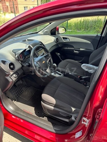 Chevrolet Aveo-10