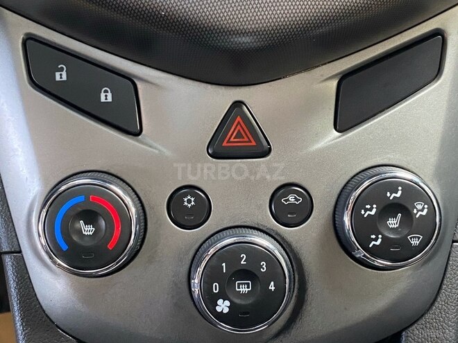 Chevrolet Aveo-16