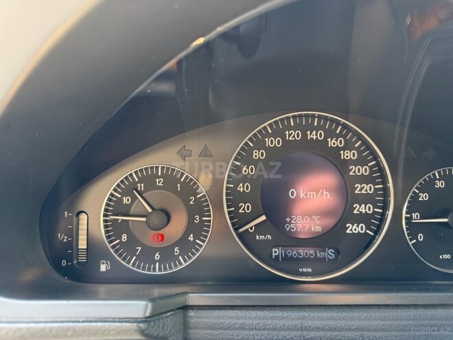 Mercedes E 240 2002, 196,000 km - 2.4 l - Bakı