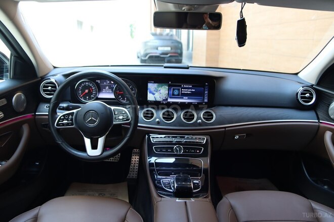 Mercedes E 220 d-2
