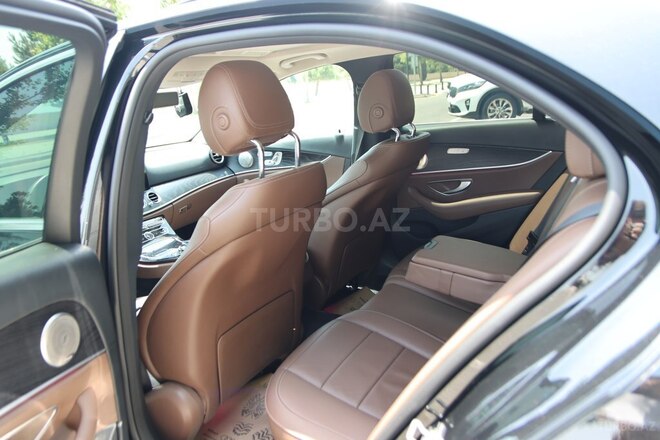 Mercedes E 220 d-6