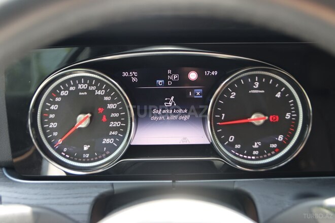 Mercedes E 220 d-12