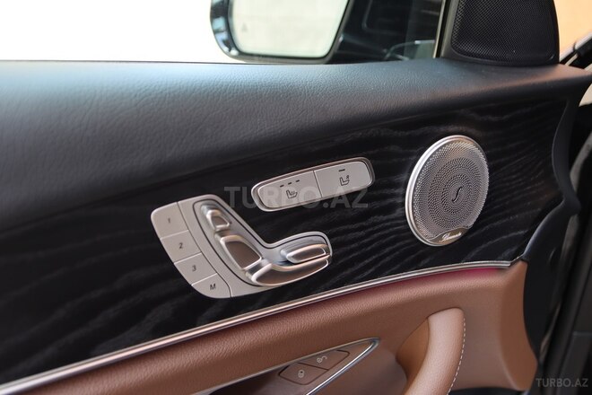 Mercedes E 220 d-3