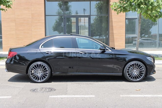 Mercedes E 220 d-8